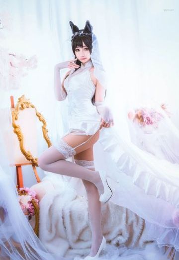 老板揉搓秘书丰满大乳动态图