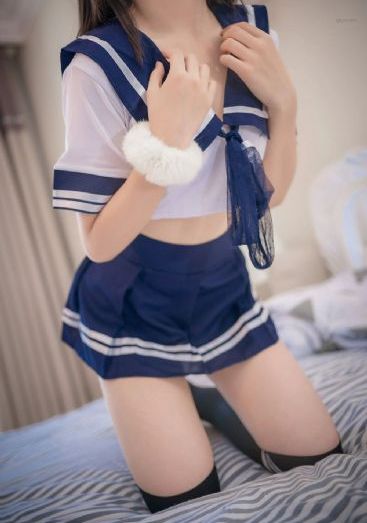 她来自胡志明市