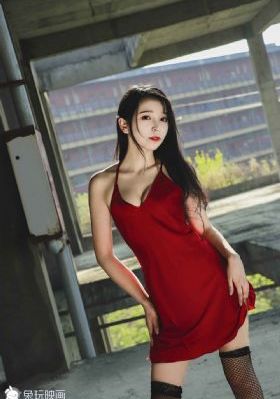 男子被扇耳光后连续击打女子头部