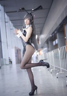 公在客厅里吃我的奶涨奶电影